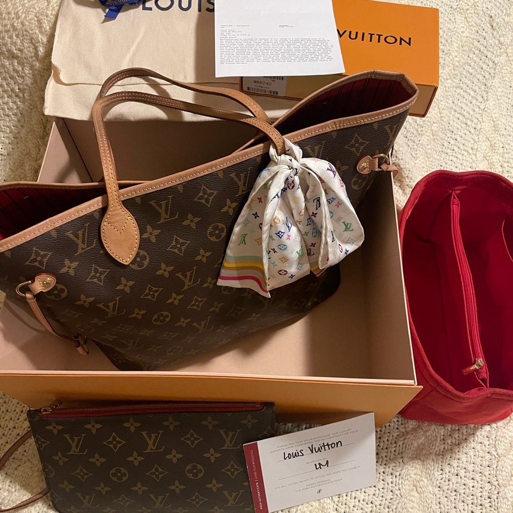 Louis Vuitton Neverfull MM Bundle!! Authentic!! Verified!! Great condition! 💕